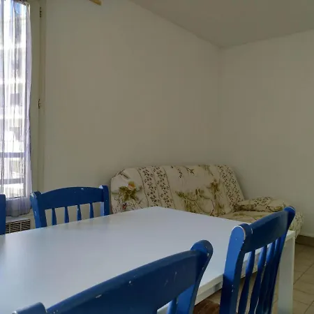 Apartment F2 A 50 M De La