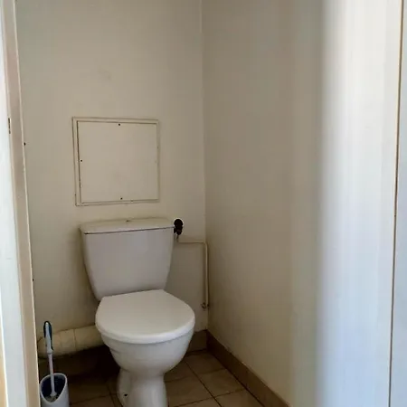 Apartment F2 A 50 M De La *